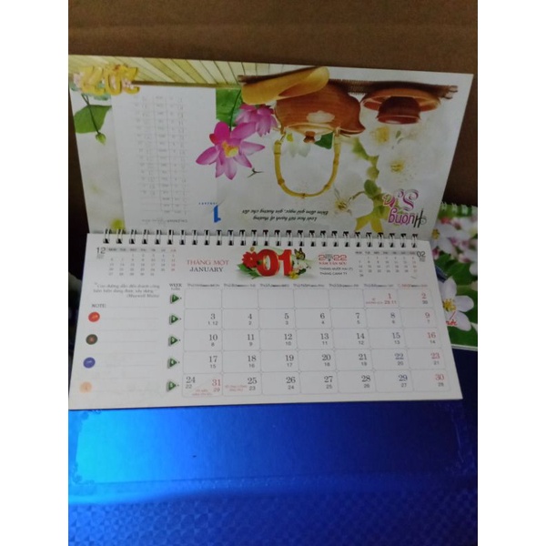 Lịch để bàn 2024 chữ A mẫu ngẫu nhiên