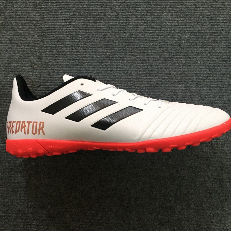 Giày đá bóng Pre18 trắng cổ thấp nhân tạo