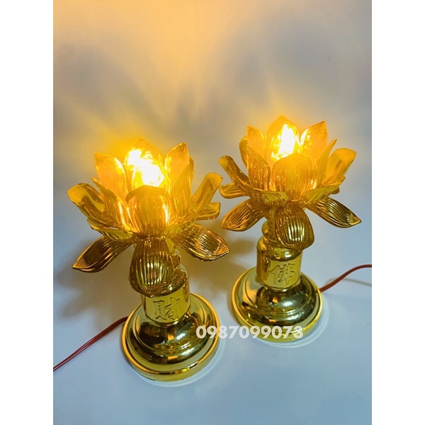 Một đôi đèn thờ hoa sen xi vàng