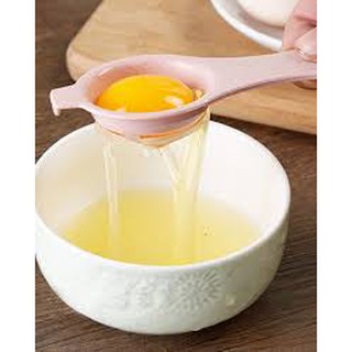 Dụng cụ tách lòng đỏ và lòng trắng trứng