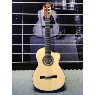 Đàn guitar classic có EQ thùng mỏng chất lượng tốt