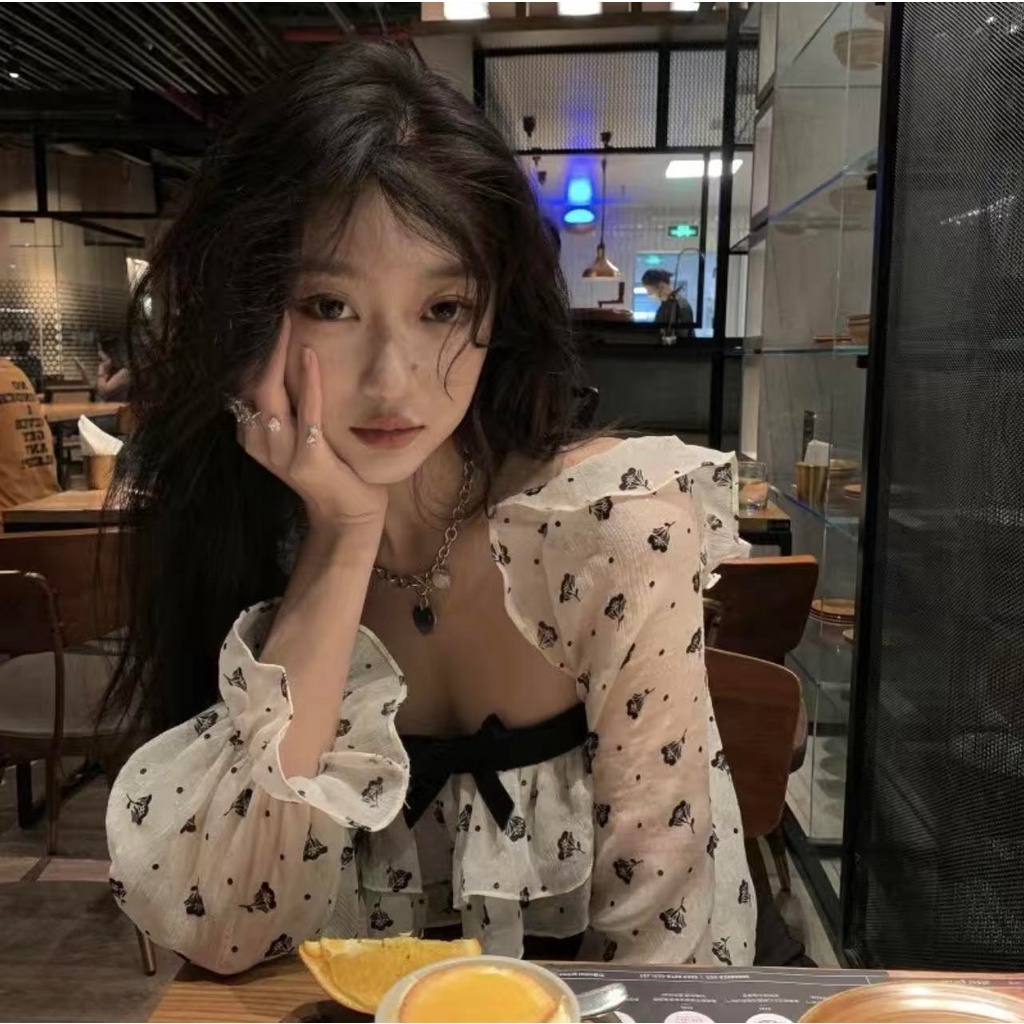 Đầm tay dài cổ vuông họa tiết phong cách vintage