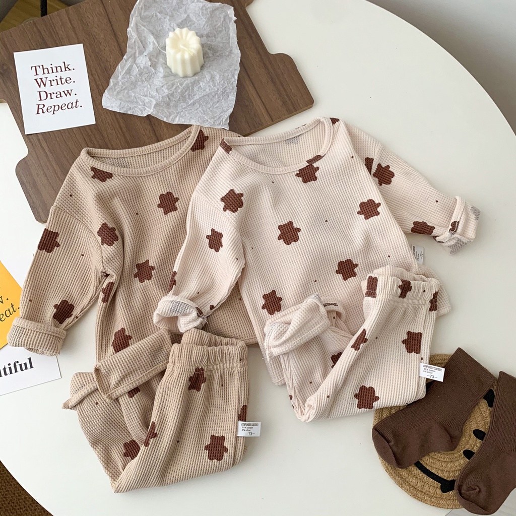Bộ áo thun tay dài in hình gấu và quần dài thời trang xinh xắn cho bé