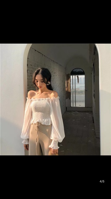 Croptop trễ vai nhún ngực
