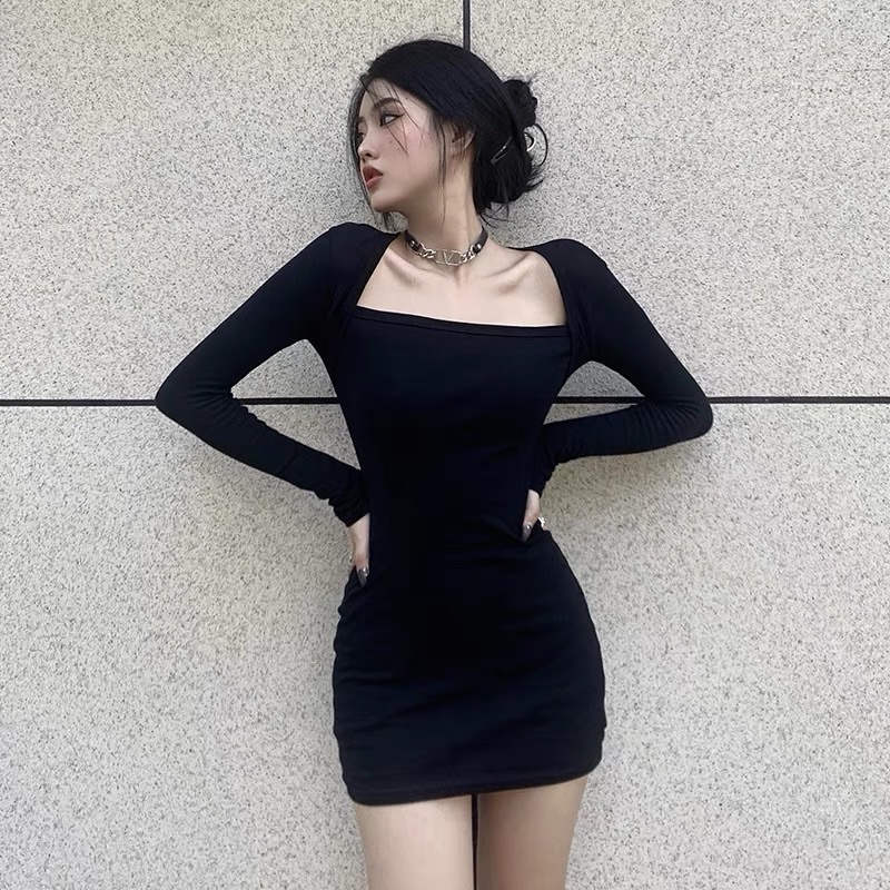 👾 Đầm ôm body dài tay cổ vuông màu đen lên dáng cực tôn.