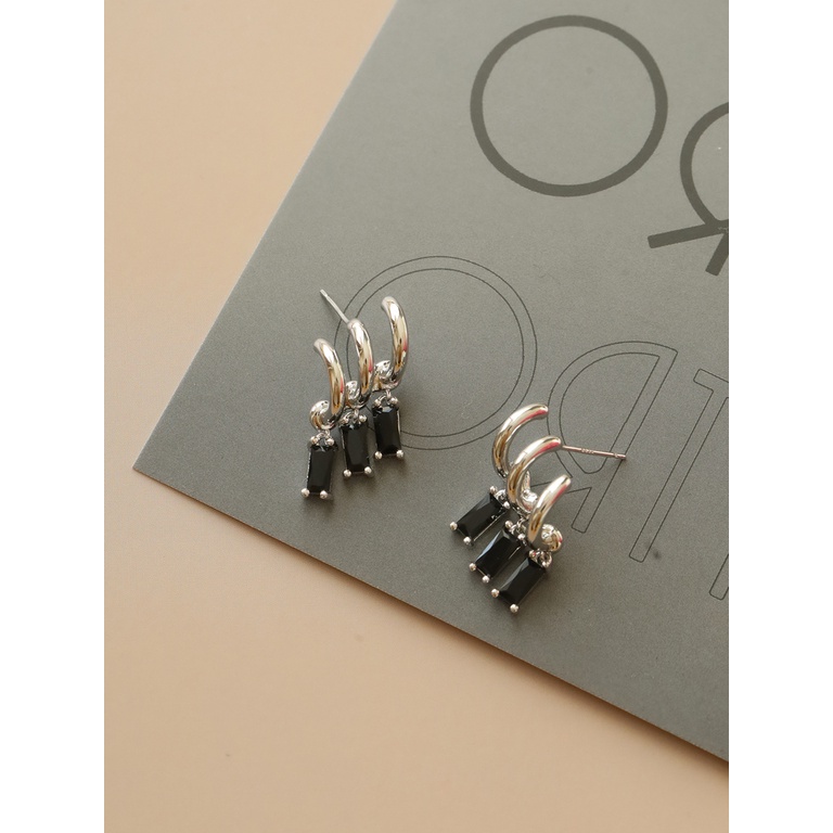 Khuyên Tai Đính Đá Zircon Đen Phong Cách Hàn Quốc Cổ Điển Độc Đáo