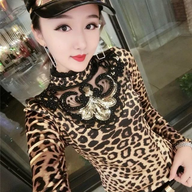 Áo cổ đá ren