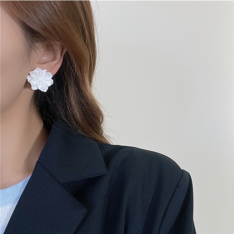 Khuyên Tai Cocojeelry Hình Hoa Trắng Ngọt Ngào Kiểu Nhật Hàn Cho Nữ