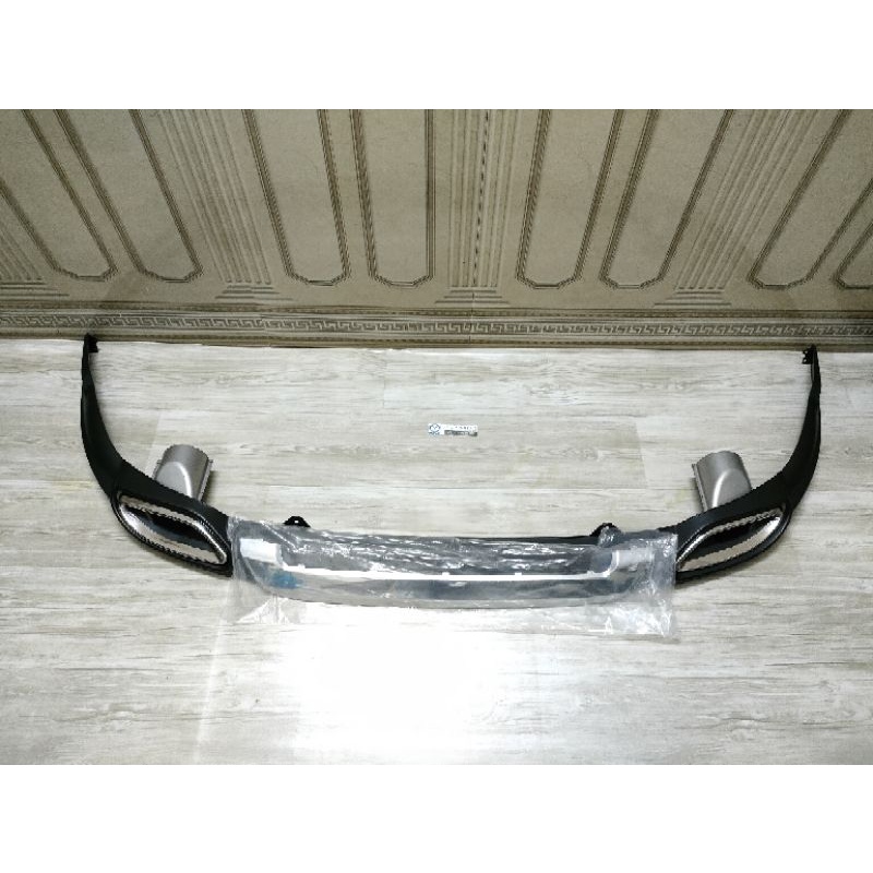 Ốp lippo cản sau Mazda 3 2020+