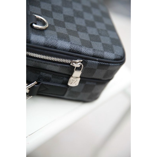 Túi đeo chéo nam LV Outdoor size24cm tag bạc cực đẹp trẻ trung fullbox bill nguyên seal