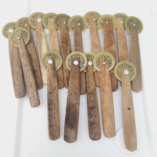 Đồng xu cạo gió đánh gió cán gỗ (9cm)
