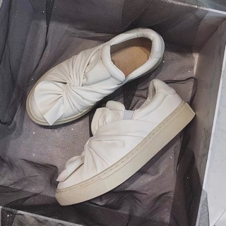 Giày Slipon trắng Xoắn nơ Pu- Ord