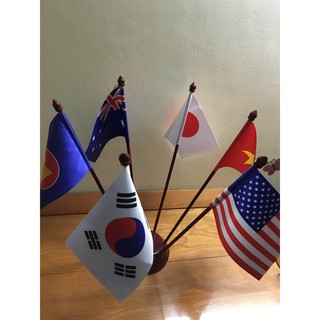 cờ để bàn đế sáu cờ gỗ
