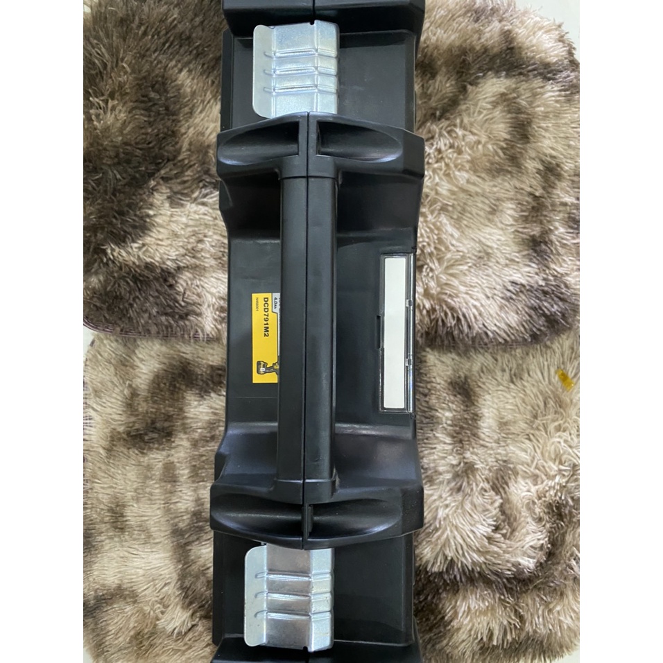 Thùng đựng máy khoan Dewalt size 42*30*12. BN.