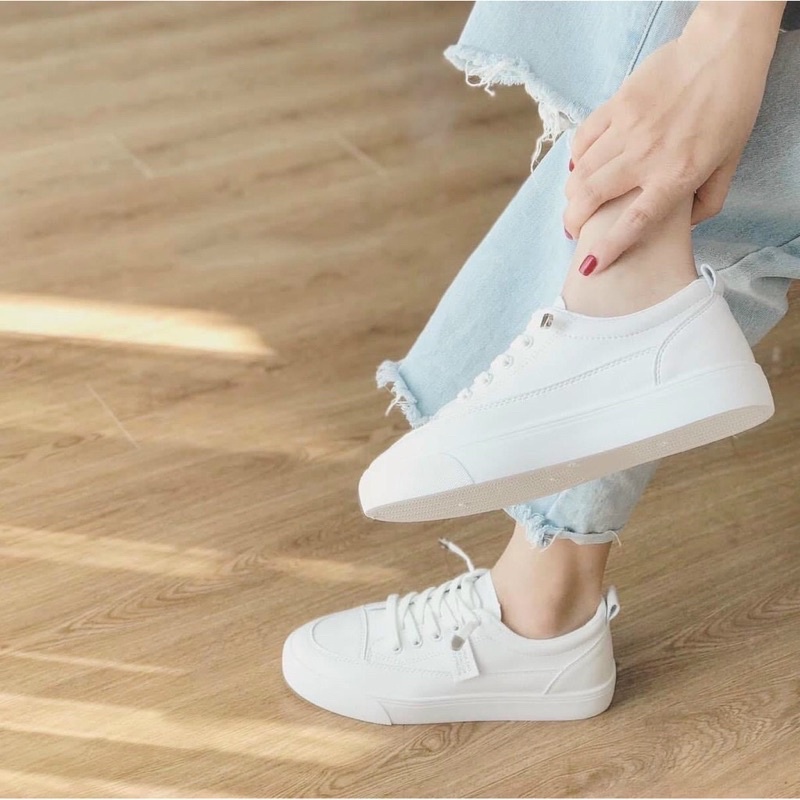 (ảnh) giày nữ trắng tuyết dây dút phụ kiền sườn trơn màu basic