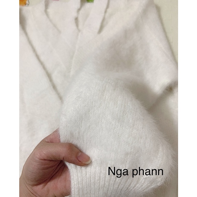 Áo len lông khoét vai