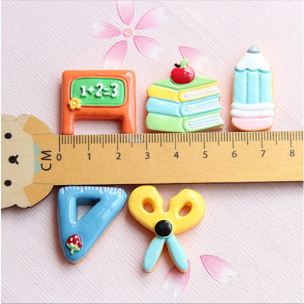 Charm đồ dùng dụng cụ học tập (bút, bảng, sách, kéo, thước) trang trí vỏ ốp điện thoại, kẹp tóc, dán Jibbitz, DIY