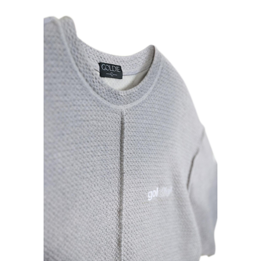 Áo thun xốp 'GOLDIE EMBOSSED OVERSIZED' 100% cotton nhuộm xám | BigBuy360 - bigbuy360.vn