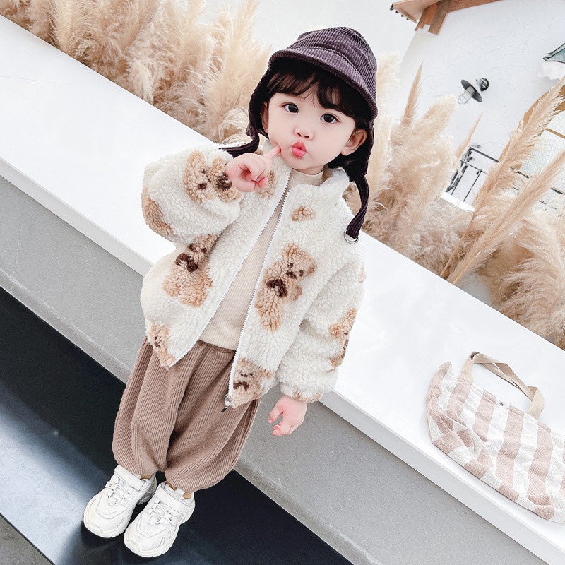 Áo khoác cổ cao mềm mại giữ ấm cho bé