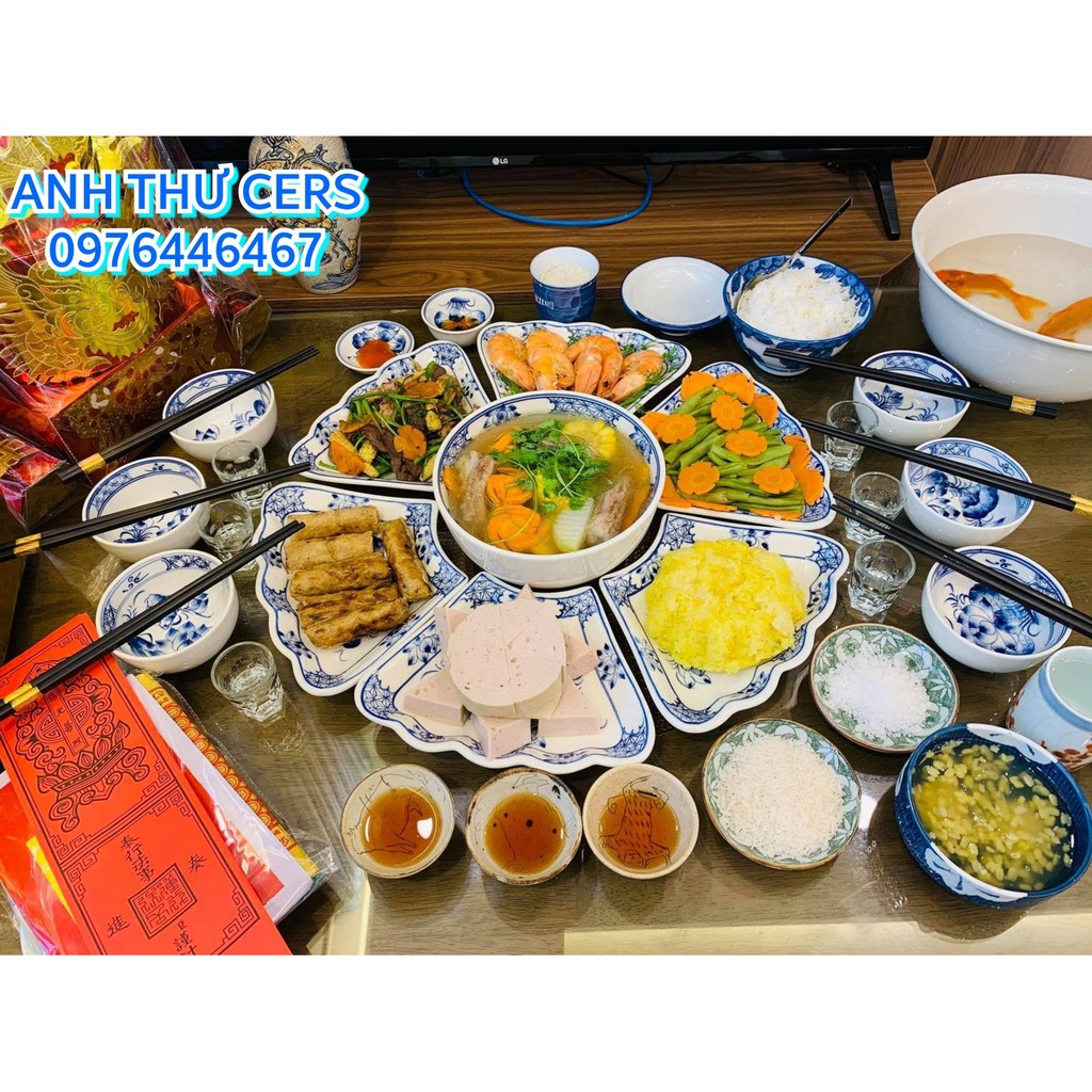 Bộ mặt trời men gốm vẽ sen tranh lam cực chất gồm 6 đĩa, 1 bát tô, 1 bát mắm và 1 đĩa muối