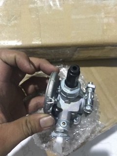 Bình xăng con ( bộ chế ) máy cắt cỏ T200. ĐƯỜNG KÍNH HỌNG GẮN CO XANG LÀ 21MM