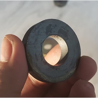 Nam châm đen 40x10mm lỗ tròn 19