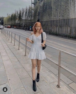 Váy trắng lệch vai