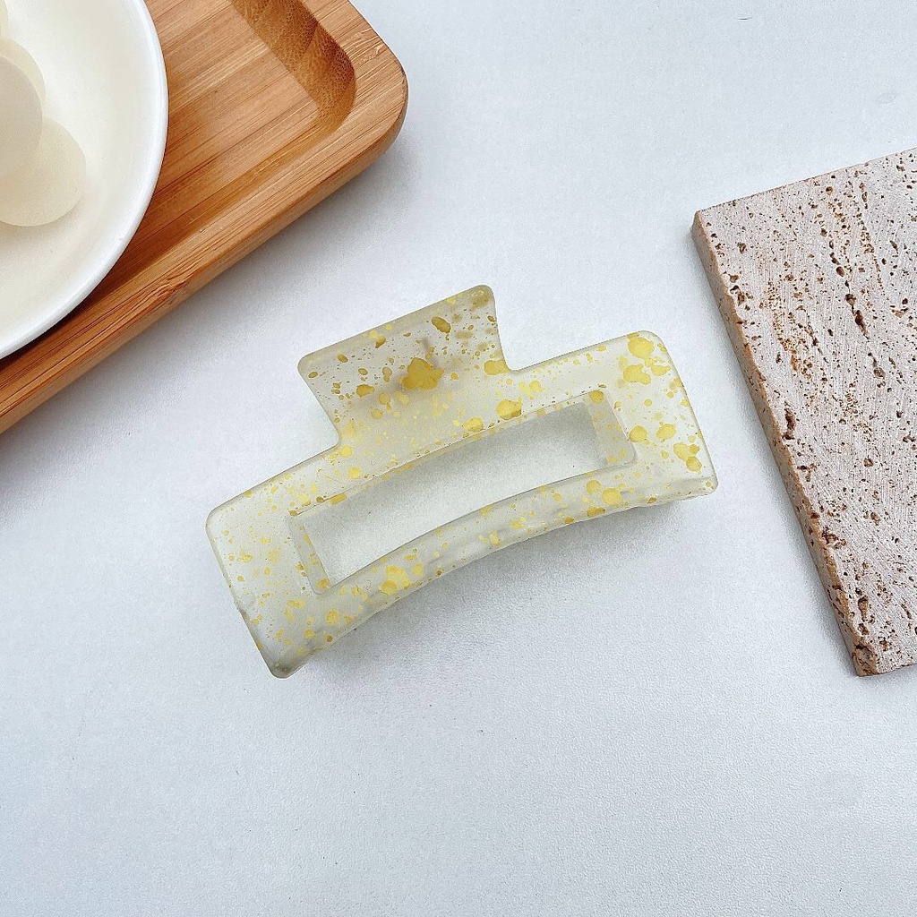 Kẹp càng của trong hoạt tiết đốm nhiều màu