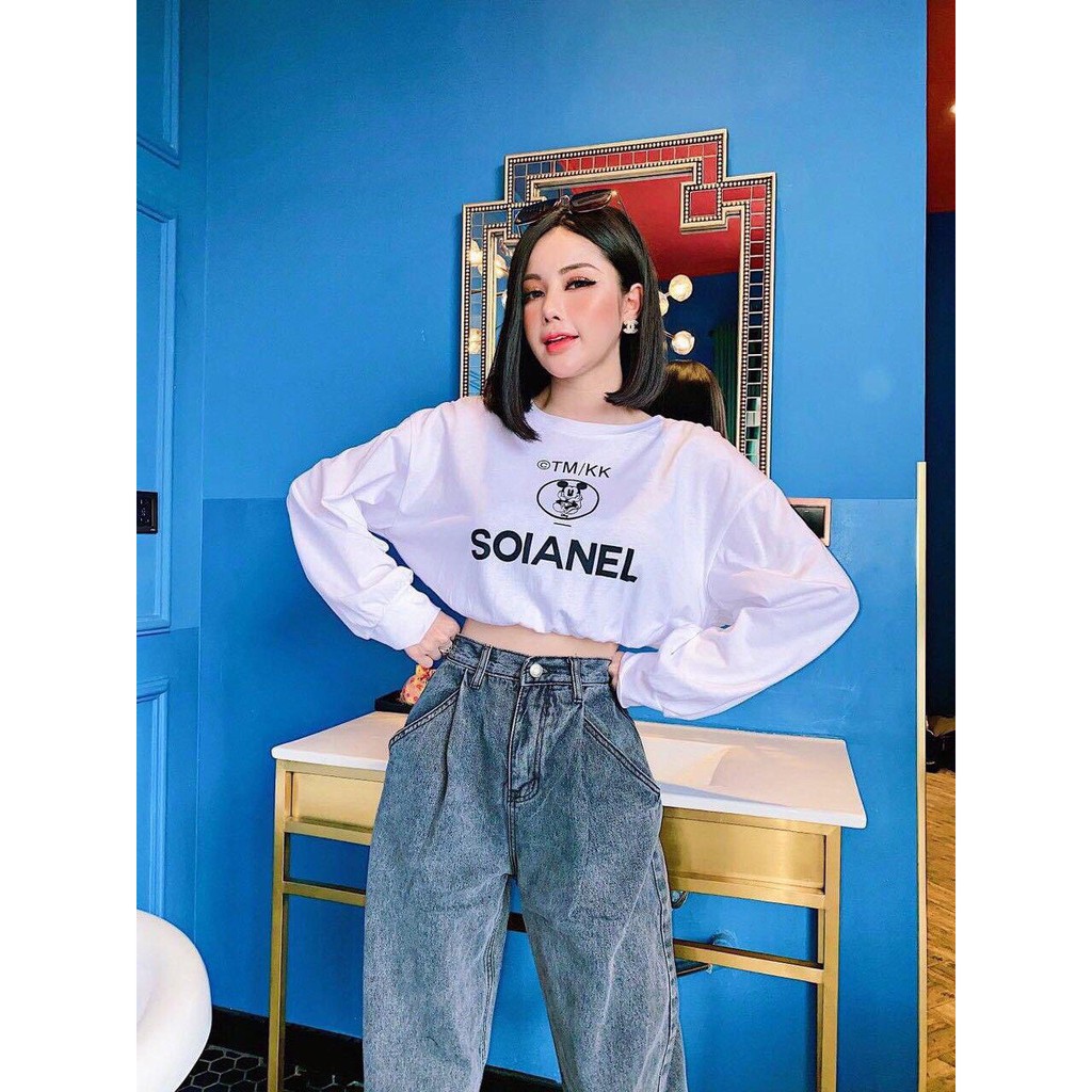 1142A29B1 Áo thun croptop phom rộng tay dài bo eo in chữ Soianel