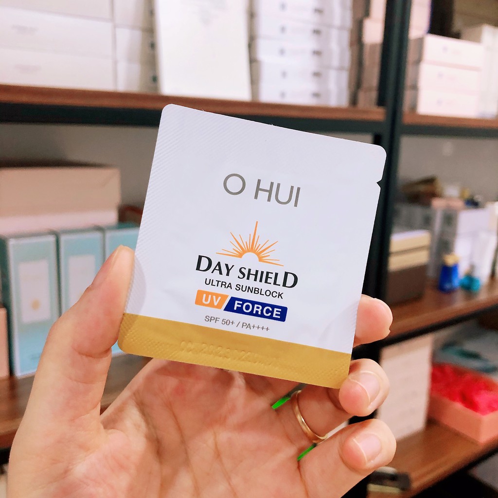 10 GÓI DÙNG THỬ KEM CHỐNG NẮNG OHUI SPF 50 PA++++