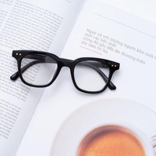 Kính V gọng đen bóng tròng UV 400