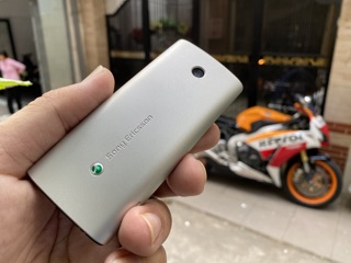 Điện thoại Sony Ericsson Cedar J108i