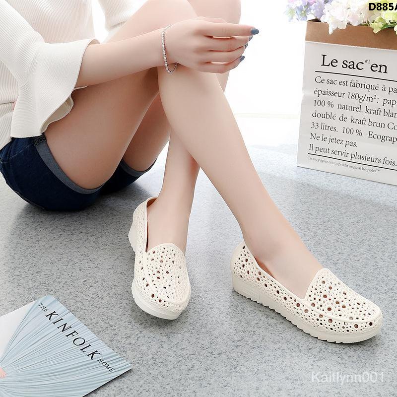 Giày Sandal Nhựa Siêu Mềm Đế Xuồng Đục Lỗ Màu Trắng Thời Trang Mùa Hè Cho Nữ