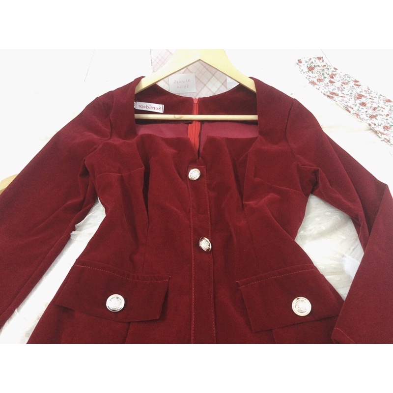 Váy Đầm nhung cổ vuông cúc vàng  thanh lý 2hand