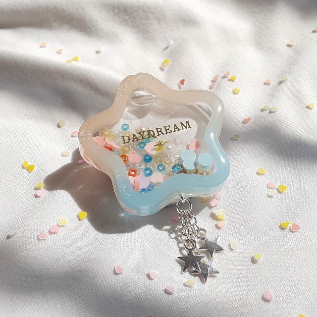 Griptok (PopSocket) Giá đỡ điện thoại handmade theo yêu cầu strawpeach1306