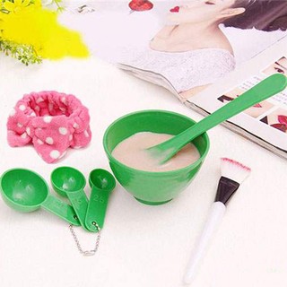Bộ dụng cụ đắp mặt nạ.