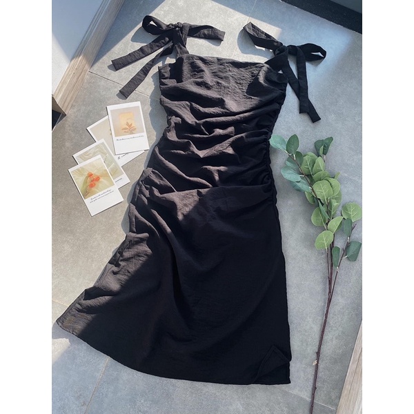 Đầm đen 2 dây tự cột nhún hông xẻ tà Sun Fashion