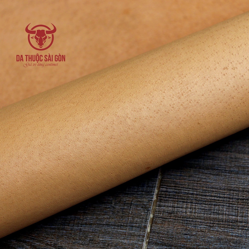 Da heo mặt cật cao cấp làm lót độ dày 0.6 đến 0.8 mm màu kem vàng thương hiệu Da Thuộc Sài Gòn - Da tấm