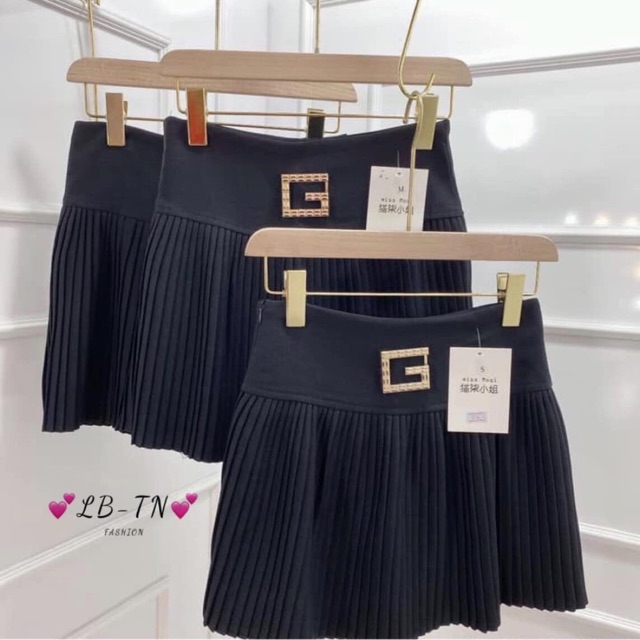 Chân váy đen xếp ly chữ G | BigBuy360 - bigbuy360.vn