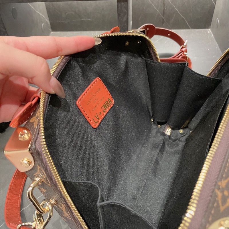 Túi hộp đeo chéo LV cao cấp 2021