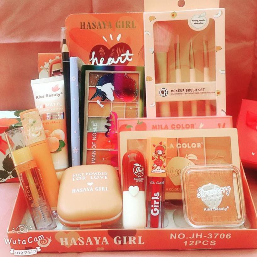 Bộ trang điểm Hasaya Girl Tone Đào Set quả đào[ Hàng chính hãng] gồm 12 món Make up đầy đủ tiện lợi. Tặng kèm 1 băng đô.
