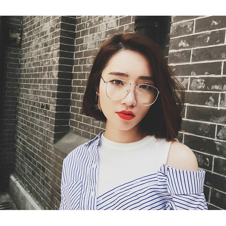 Kính cận gọng tròn cá tính