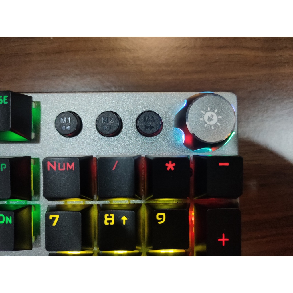 Bàn phím cơ chơi game có núm chơi nhạc Qk910