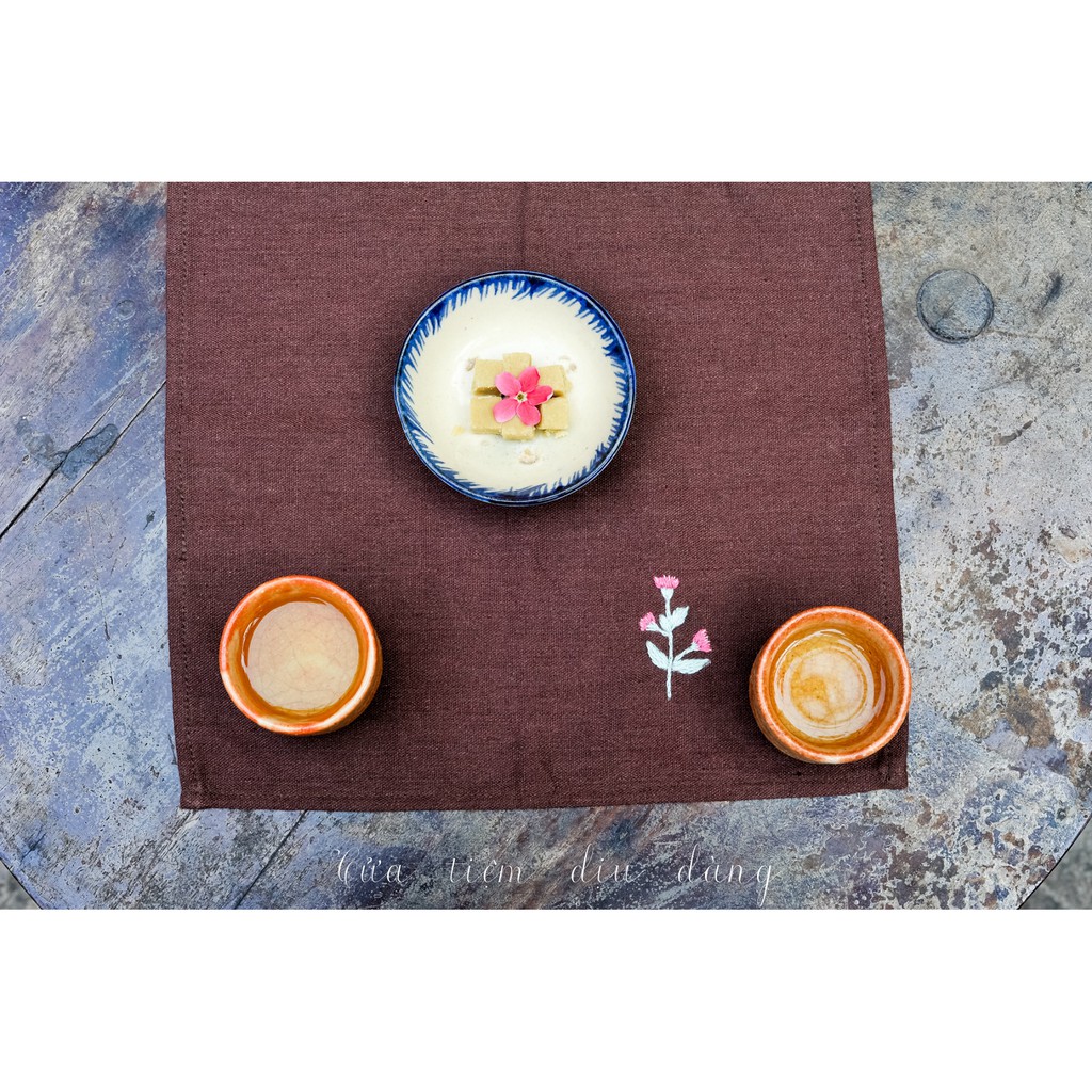 Khăn tay  vải linen thêu thủ công - Cúc chi