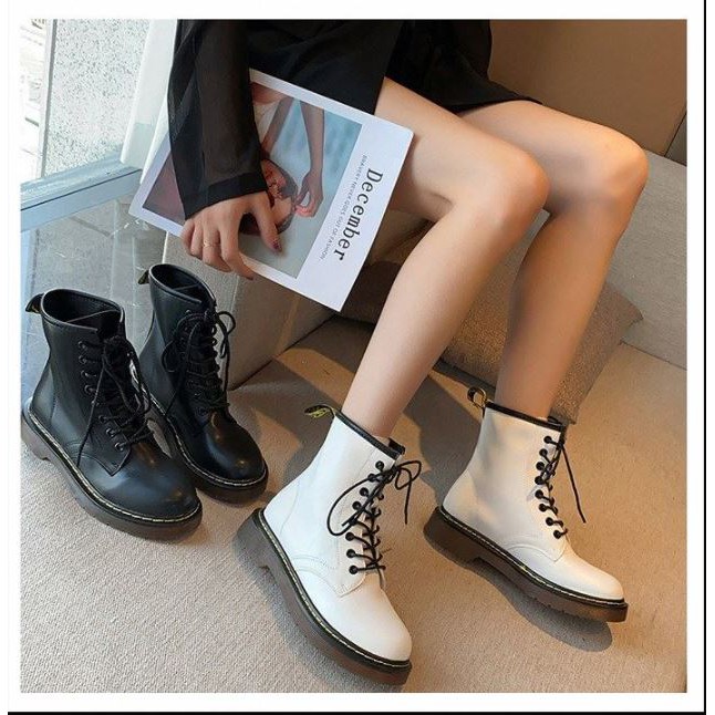 Giày Boots nữ buộc dây đế 3 phân tặng kèm tất gấu brown cute-Bốt  Martins phong cách Ulzzang Timber hai màu đen trắng | WebRaoVat - webraovat.net.vn