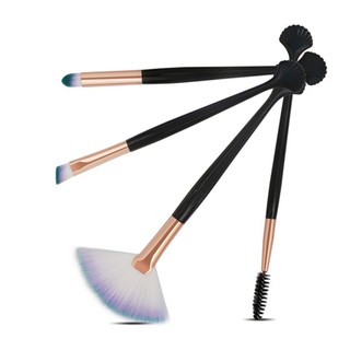Set 4 cọ trang điểm.