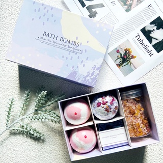 Hộp Quà Tặng Bom Tắm  Lãng Mạn cùng Muối Tắm Lavender Dưỡng Ẩm Romantic Bath| Bath Bomb - Set 5 món