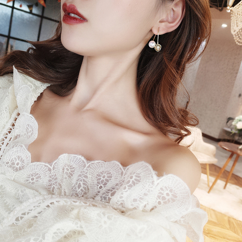 Khuyên Tai Đính Ngọc Trai Tạo Hình Độc Đáo Dành Cho Nữ