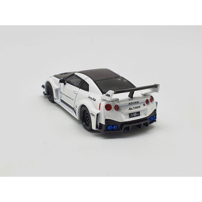 Xe Mô Hình LB-Silhouette Works GT Nissan 35GT-RR RHD 1:64 MiniGT ( Trắng )