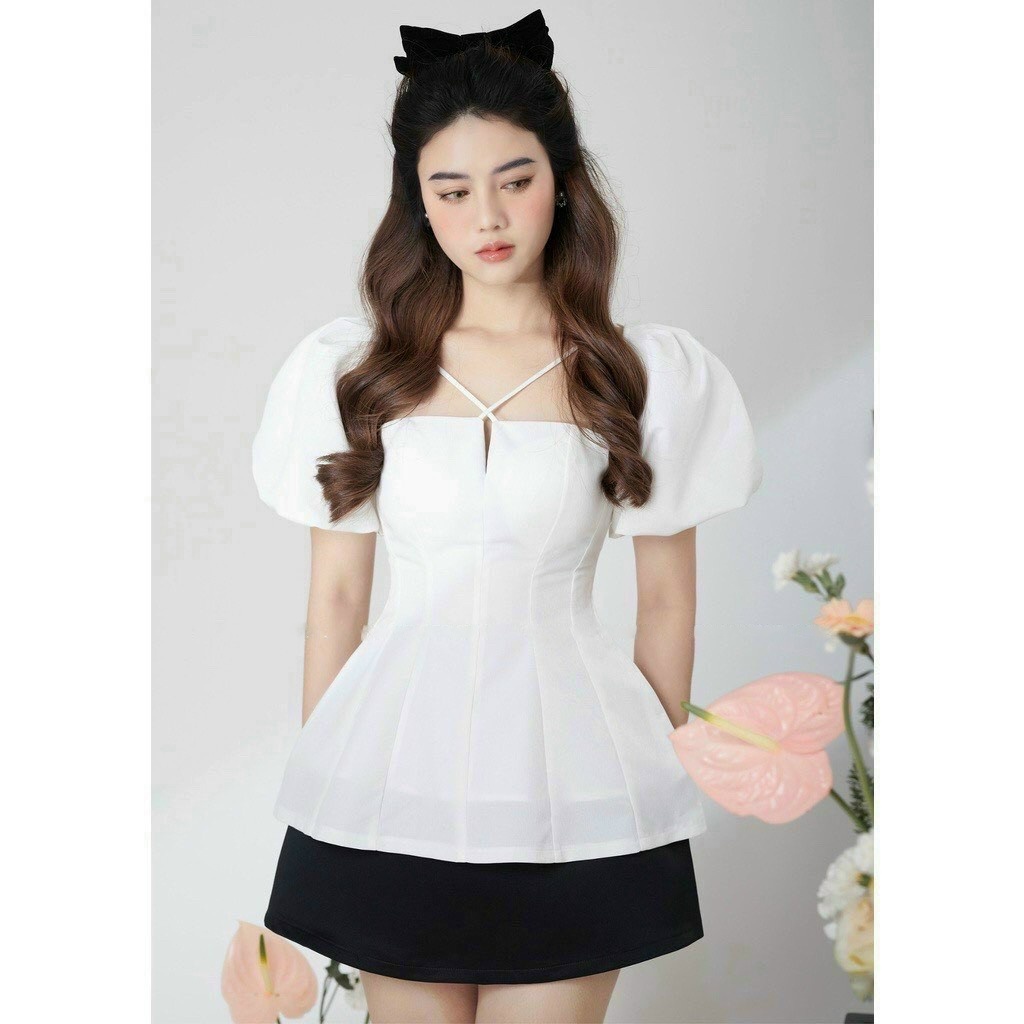 Set bộ sang chảnh Set áo trắng cách điệu dáng ngắn cùng chân váy chữ A